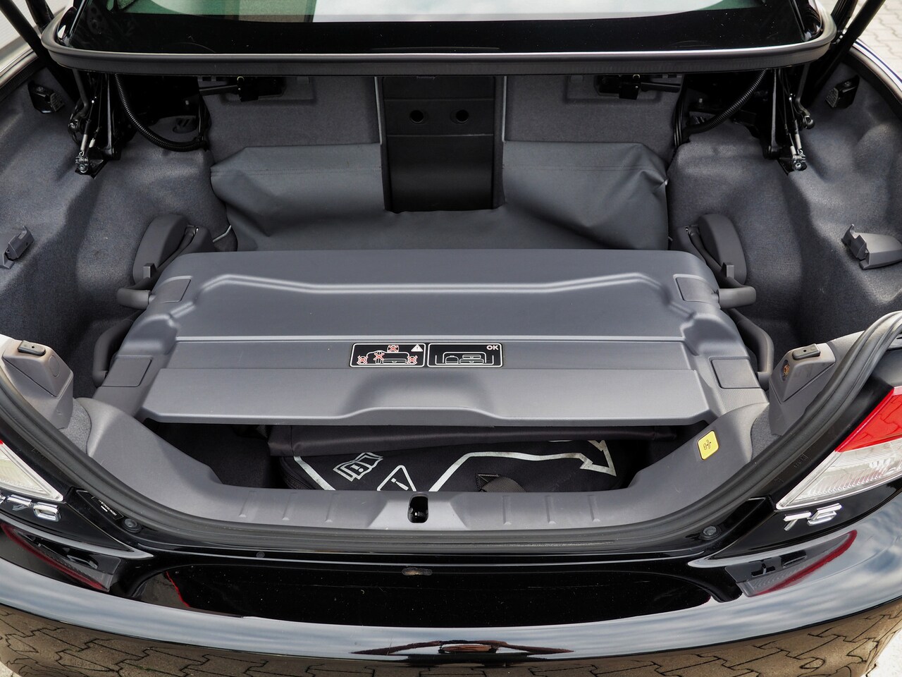 Volvo C70 - 2.5 T5 Momentum LUXE! LEDER CLIMA TREKH. AUTOM.