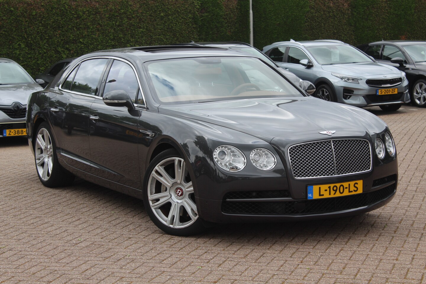 BENTLEY FLYING SPUR V8