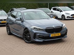 BMW 1-serie - 118i Executive Ed. M Sport / Camera / Navigatie / 18'' / Sportstoelen / Stoelverwarming /