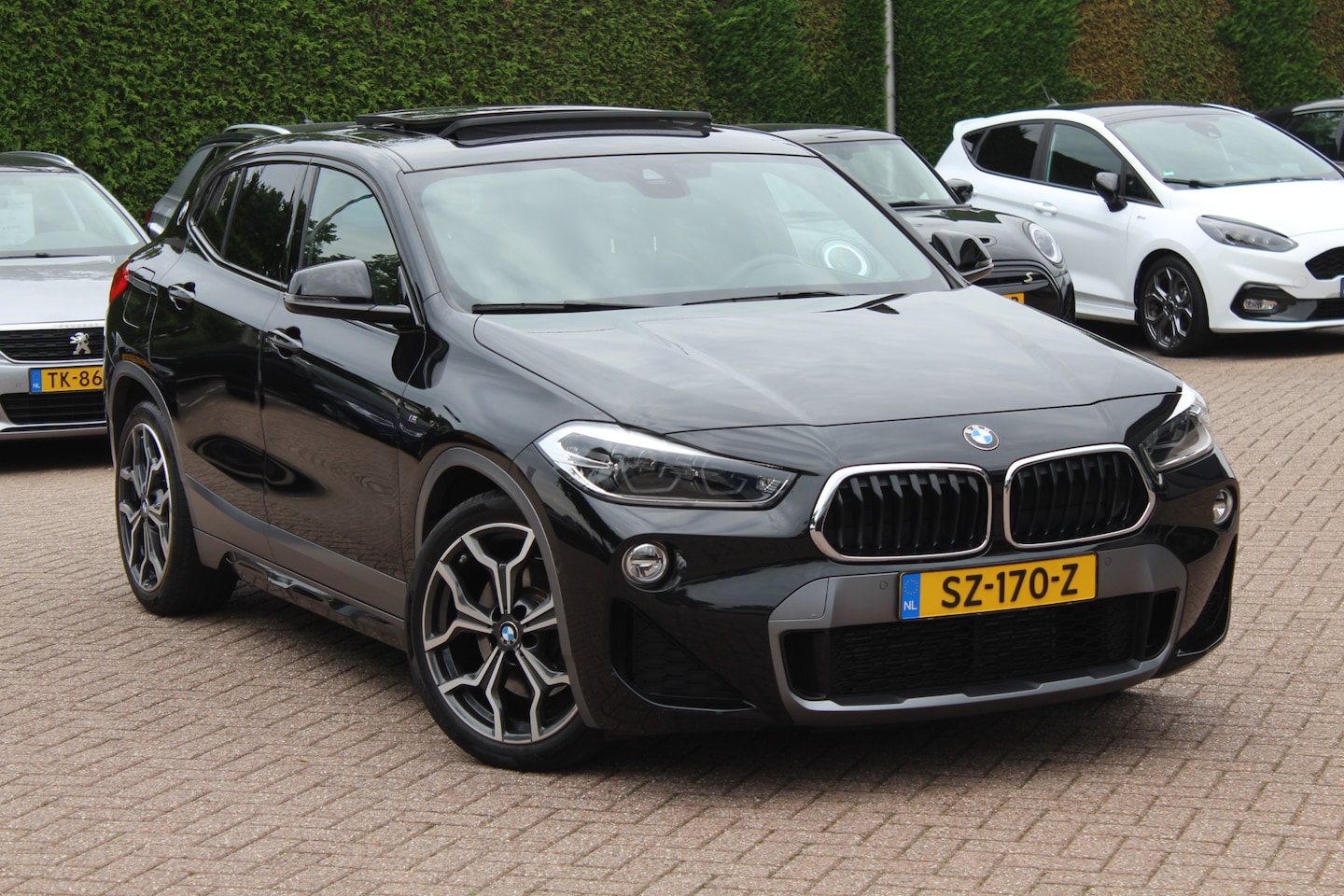 BMW X2 - sDrive20i High Exe. M Sport / Panoramadak / Camera / Leder / 19'' / Harman Kardon / Naviga - AutoWereld.nl