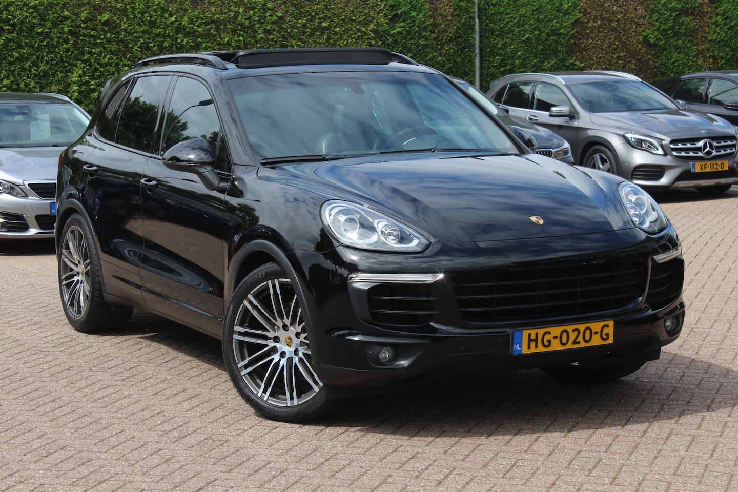 Porsche Cayenne - 3.0 S E-Hybrid / Panoramadak / Camera / Luchtvering / 21'' / Leder / Keyless / Navigatie / - AutoWereld.nl