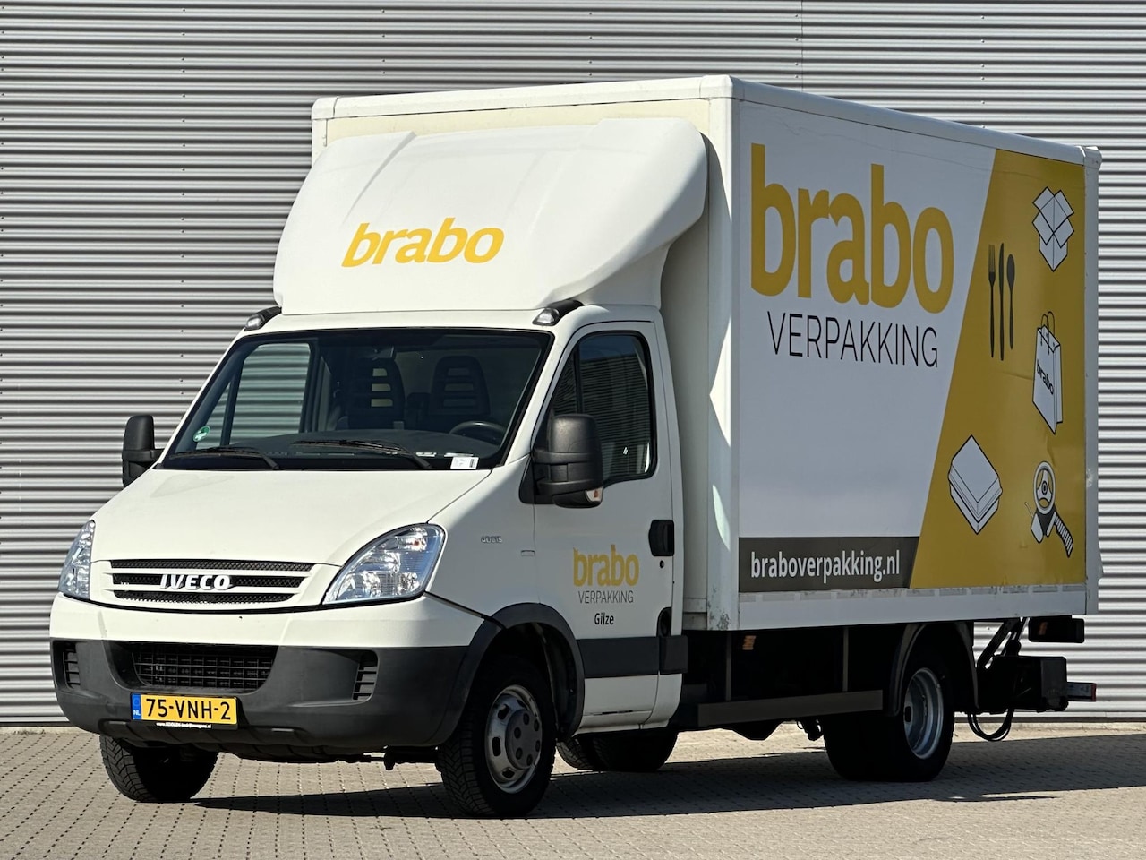Iveco Daily - 40C15 375 Bakwagen met laadklep en trekhaak - AutoWereld.nl