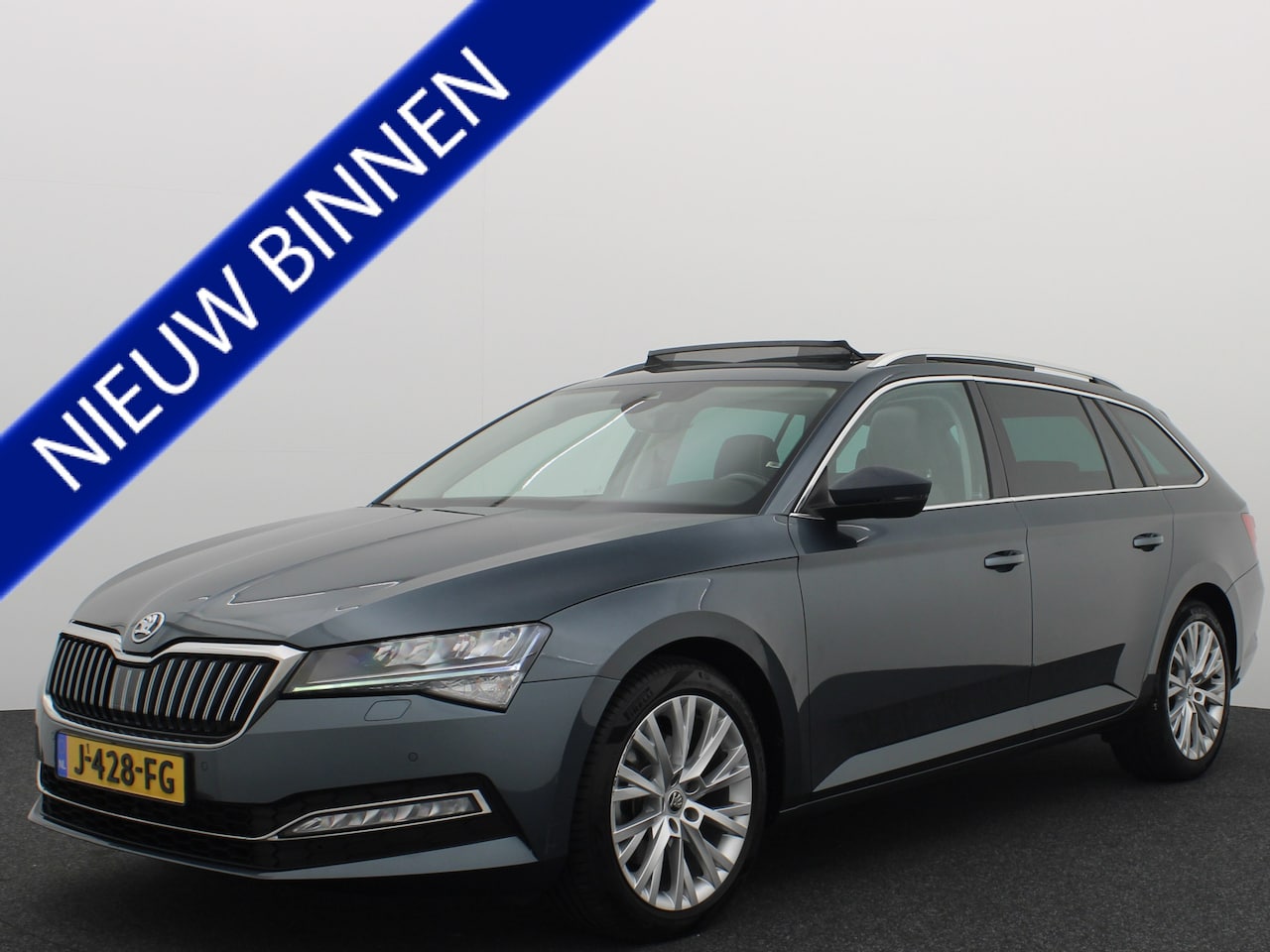 Skoda Superb Combi - 1.5 TSI ACT Business Edition AUTOMAAT / PANORAMADAK / FULL LED / CAMERA / KEYLESS / ALCANT - AutoWereld.nl