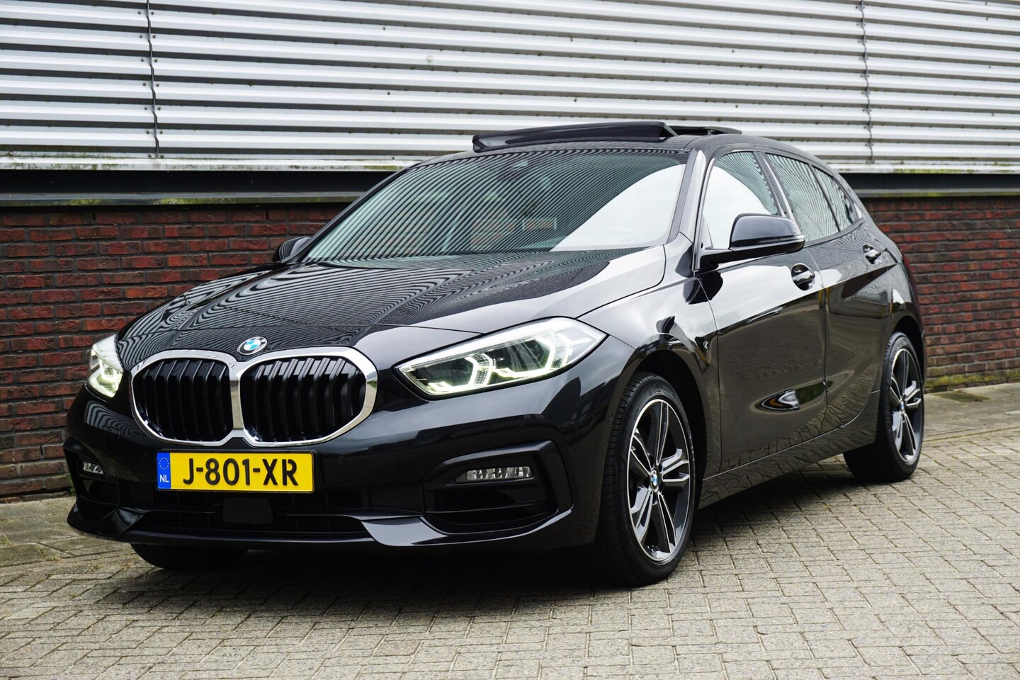 BMW 1-serie - 118i 140PK Automaat Sport-line/Panodak/Camera/ Parking Pack - AutoWereld.nl