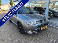 Mitsubishi Outlander - 2.0 PHEV Instyle+ | 2e eigenaar | Automaat | Panoramadak | Airco | Achteruitrijcamera | Na