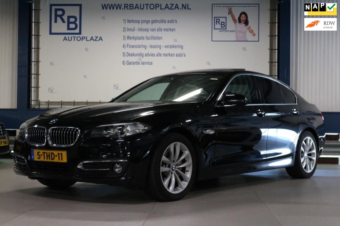 BMW 5-serie - 520i SCHUIFDDAK / DIGI DASH / SPORT INTERNET / MEMORY / VOL ! ! ! - AutoWereld.nl