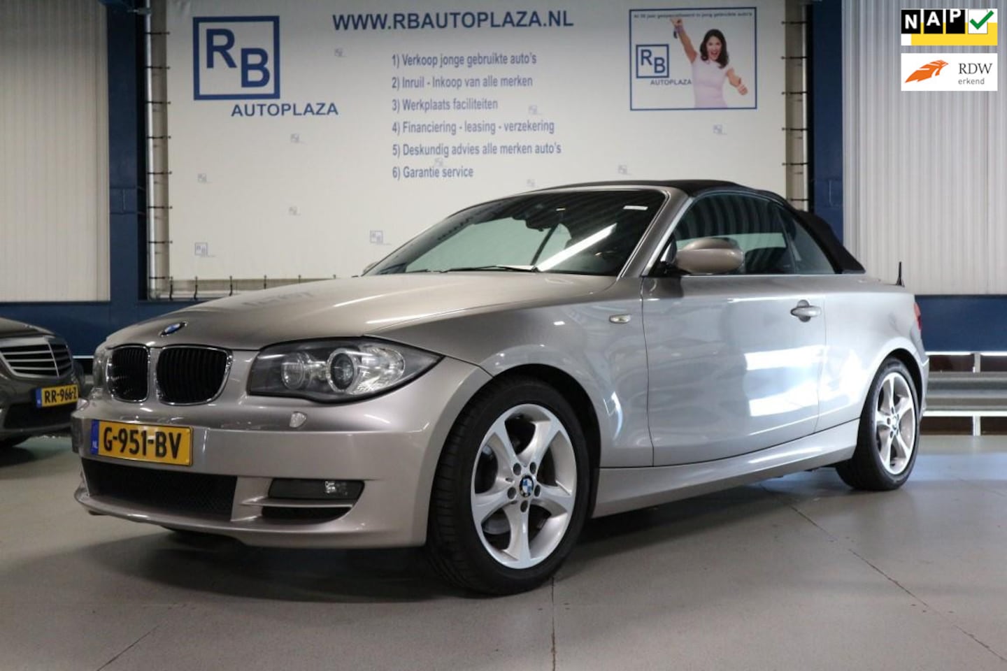 BMW 1-serie Cabrio - 125i Automaat / F1 / Full Options / Unieke Uitvoering ! ! - AutoWereld.nl