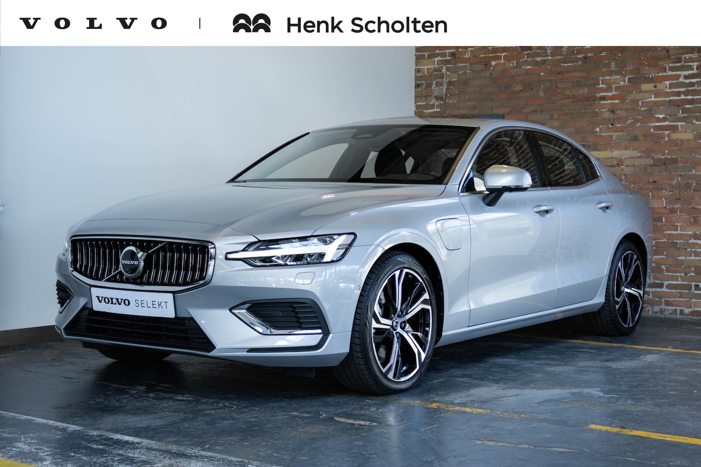 Volvo S60 - Recharge T6 AWD Ultimate Bright | Verwarmd Stuurwiel en Voor+Achterstoelen | 360° Parkeerc - AutoWereld.nl