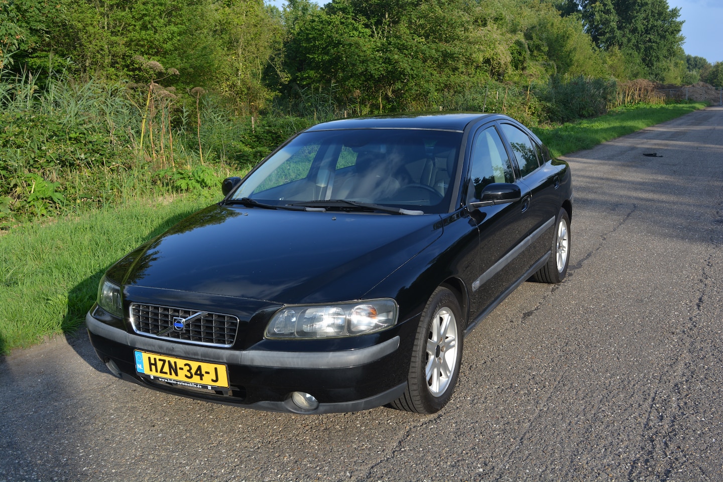 Volvo S60 - 2.4 Weinig KM | Cruise Control | Onderhoudsboekje - AutoWereld.nl
