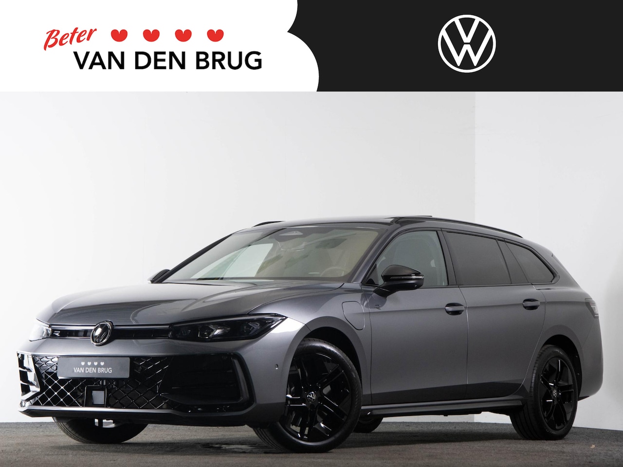 Volkswagen Passat Variant - R-Line 1.5 eHybrid 204 PK Automaat | Black style | IQ-Matrix LED | Panoramadak | 18" velge - AutoWereld.nl