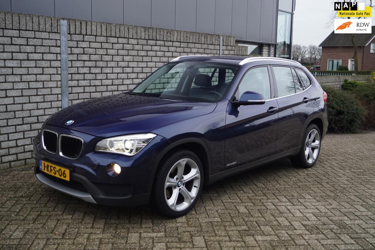 BMW X1 - SDrive20i Chrome Line Autom Leder Xenon Navi Cruise Clima PDC LMV Trekhaak NL Auto. - AutoWereld.nl