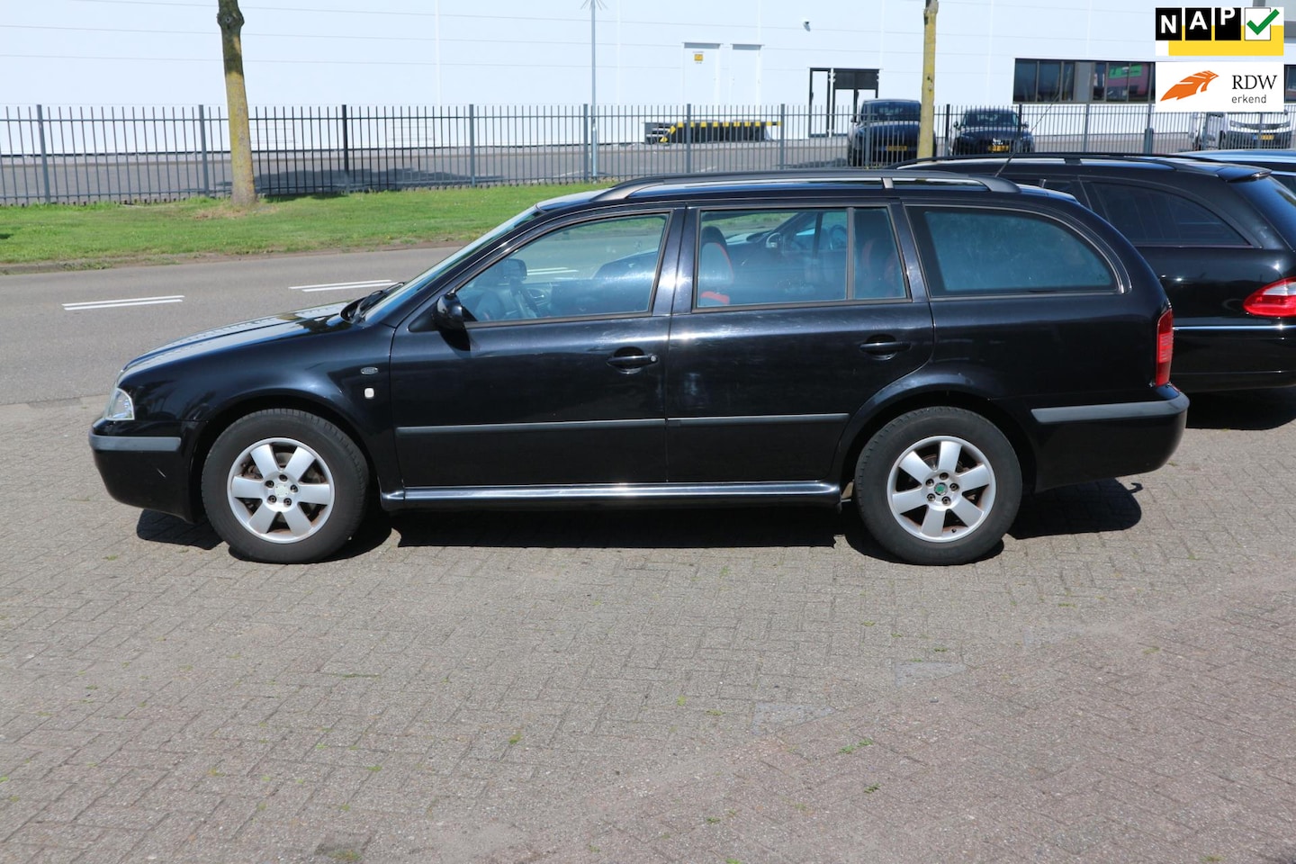 Skoda Octavia Combi - 2.0 Comfort / LEES TEKST / ! ! ! - AutoWereld.nl