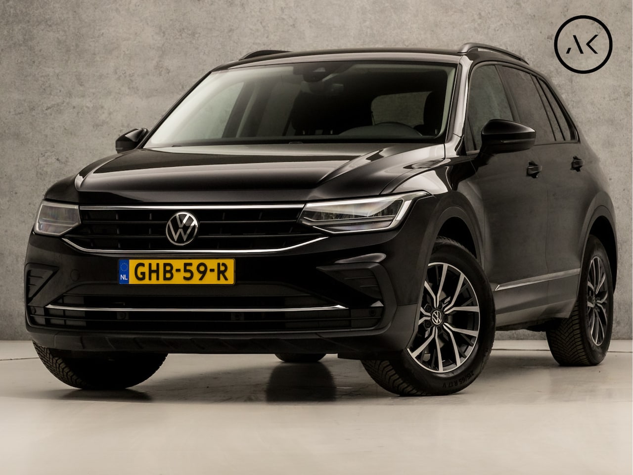 Volkswagen Tiguan - 1.5 TSI Sport 150Pk (APPLE CARPLAY, GROOT NAVI, STUUR/STOELVERWARMING, CLIMATE, SPORTSTOEL - AutoWereld.nl