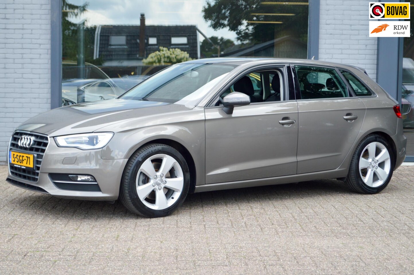 Audi A3 Sportback - 1.8 TFSI Ambition Pro Line plus Automaat | Trekhaak | Navigatie | Leder - AutoWereld.nl