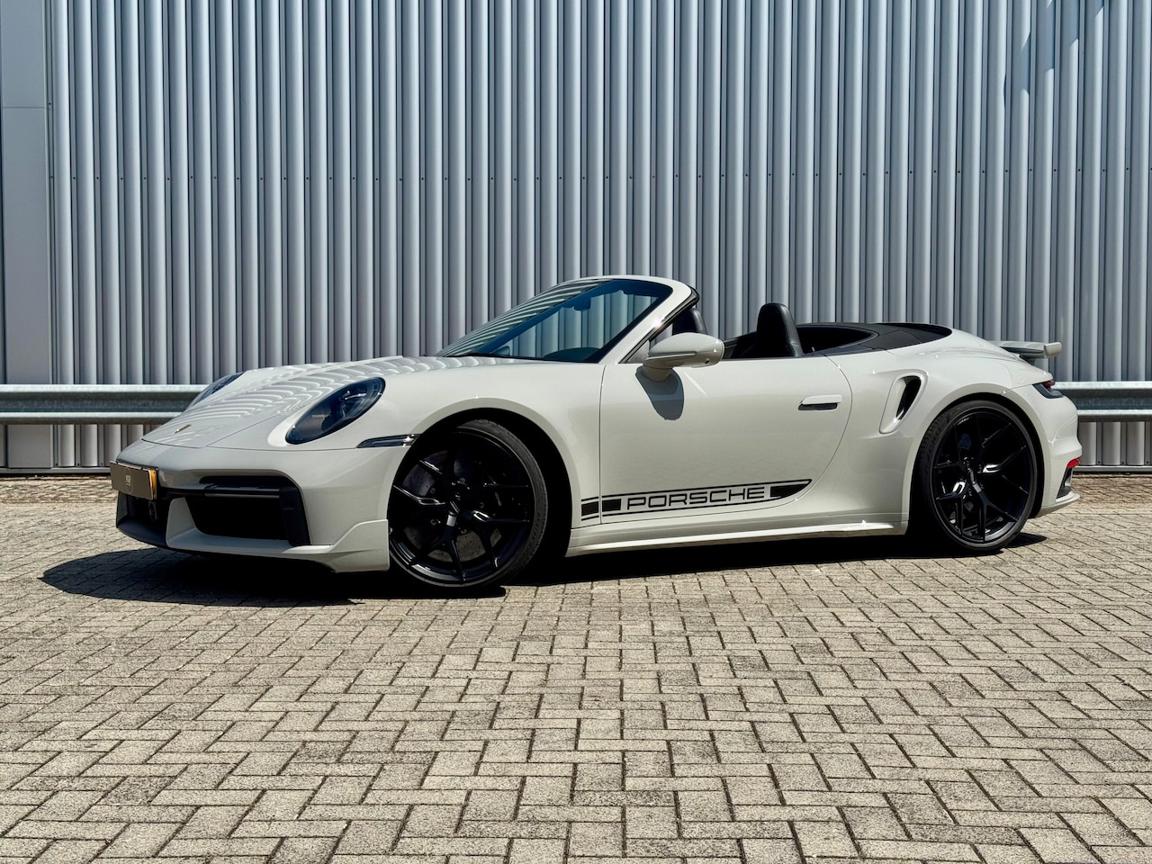 Porsche 911 Cabrio - 3.8 Turbo S 992 Cabrio | Sportdesign | 21" Vossen | Lift - AutoWereld.nl