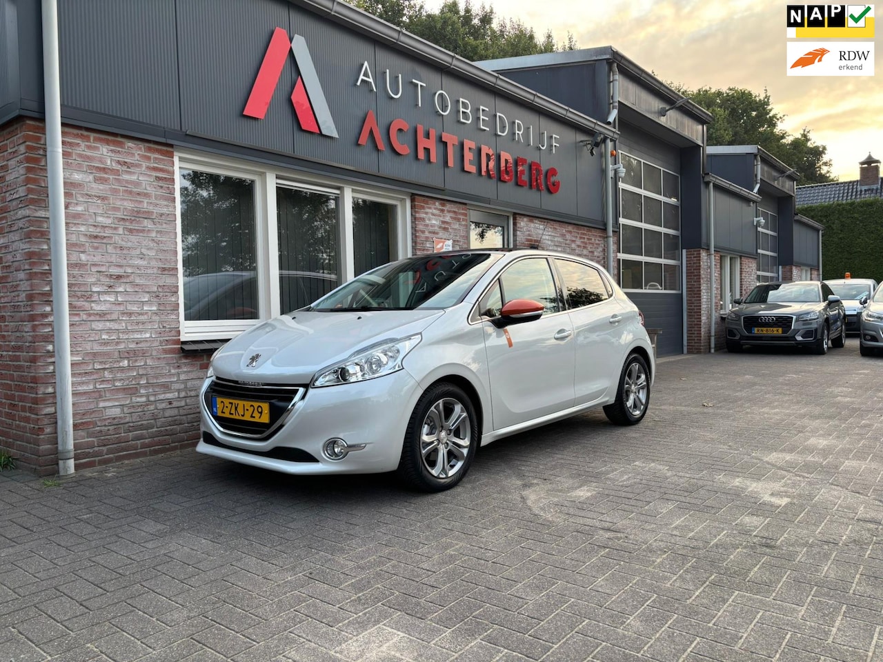 Peugeot 208 - 1.6 VTi Roland Garros Mooie Uitvoering! Panoramadak! Navigatie! NAP! - AutoWereld.nl