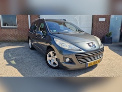 Peugeot 207 SW - 1.6 VTi Première In een hele nette staat verkerende  Peugeot 207 1.6 16V SW. Navi, Cruise, panodak,  apk 5