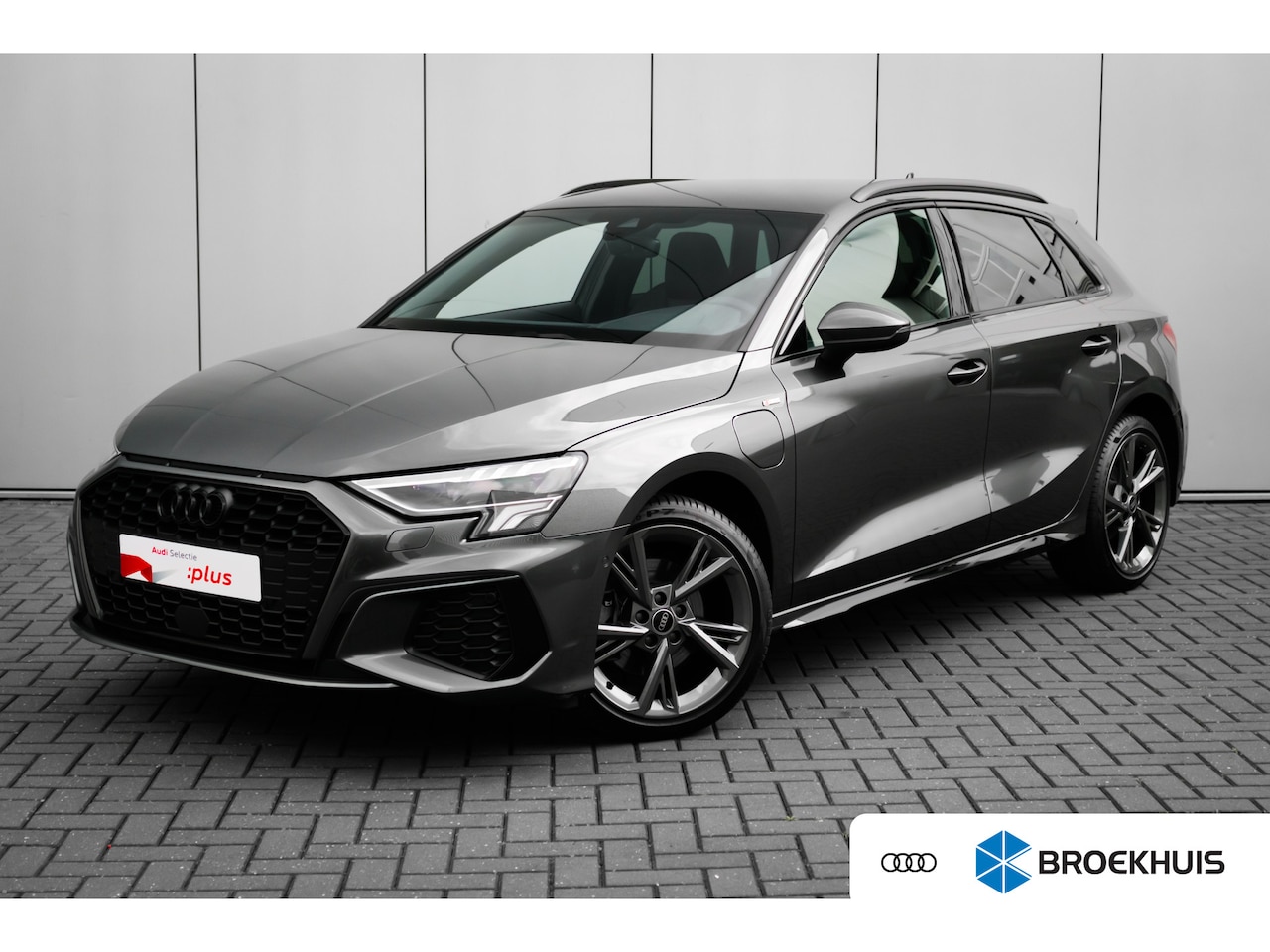 Audi A3 Sportback - S edition Alcantara/Ledere bekleding | Trekhaak | Cruise Control Adaptief | Stoelvw. voor - AutoWereld.nl