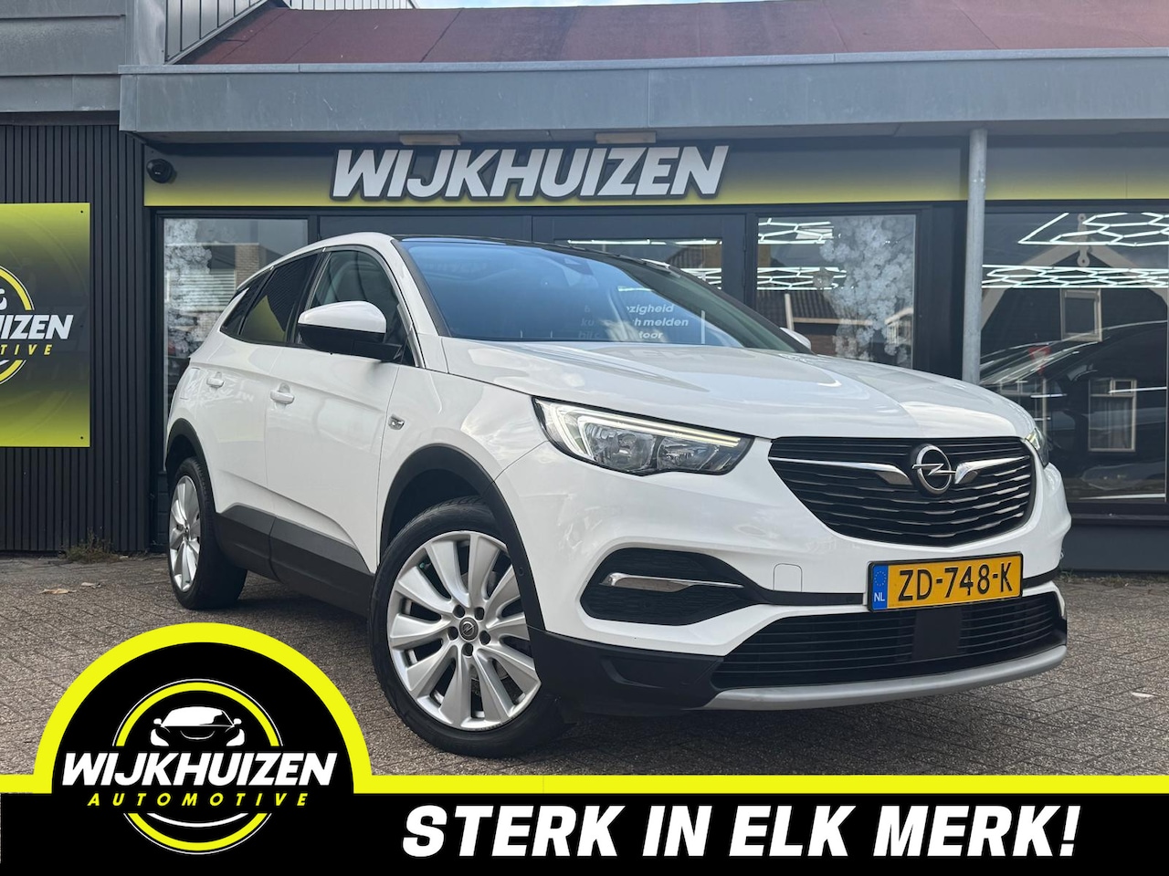 Opel Grandland X - 1.2 Turbo Business Executive met Panorama dak !!! Stoelverwarming !!! Nap !!! - AutoWereld.nl