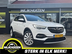 Opel Grandland X - 1.2 Turbo Business Executive met Panorama dak Stoelverwarming Nap