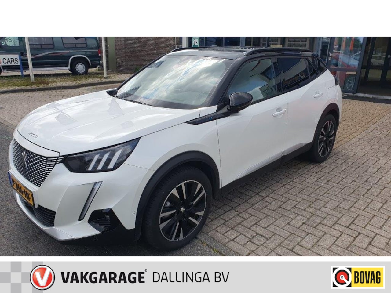Peugeot e-2008 - EV GT Pack 50kWh Panodak Trekh Alcantara LED - AutoWereld.nl
