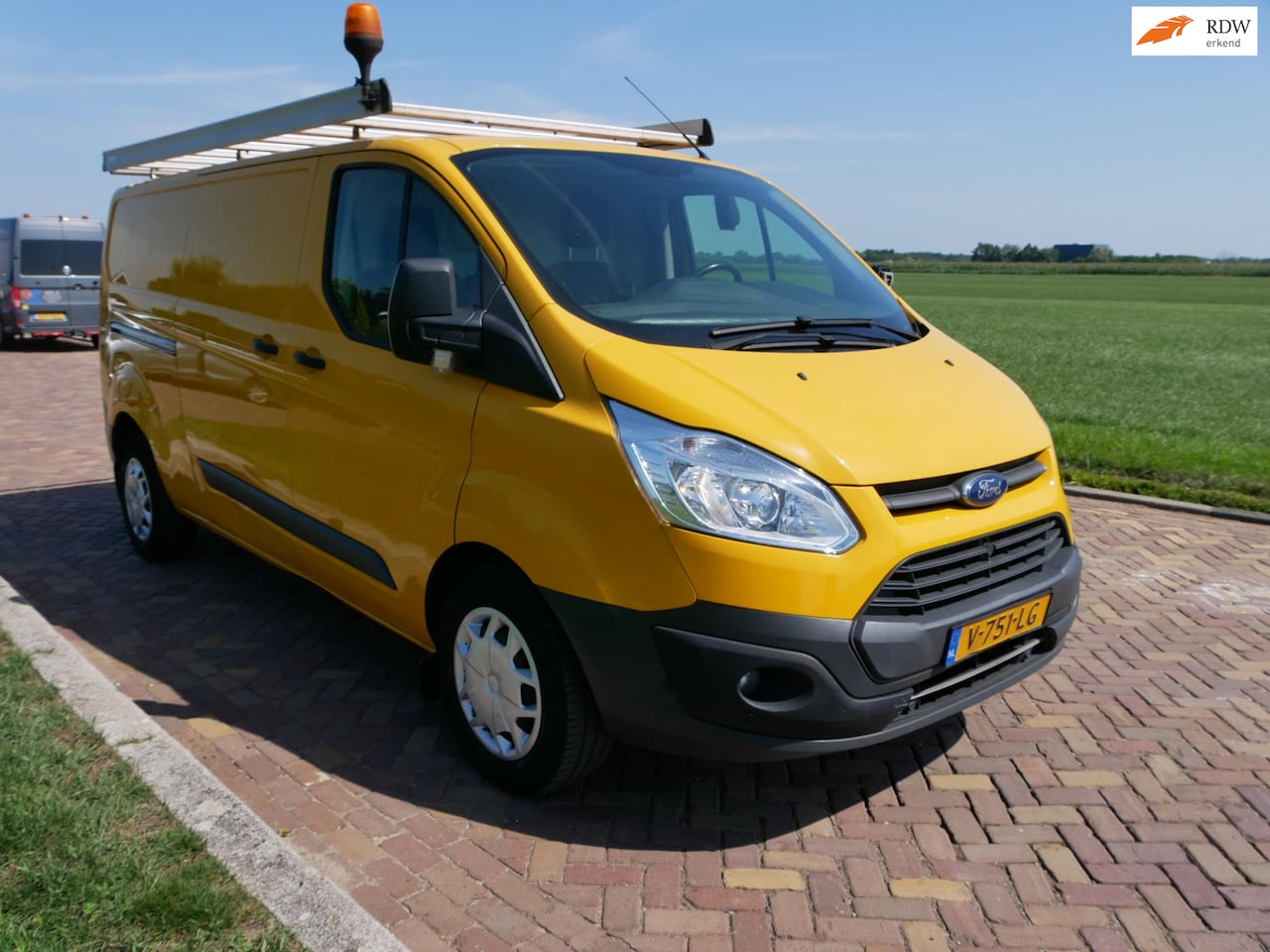 Ford Transit Custom - 340 2.0 TDCI L2H1 Trend 96kW AC 3-SEATS ** 7299 EX BTW ** - AutoWereld.nl