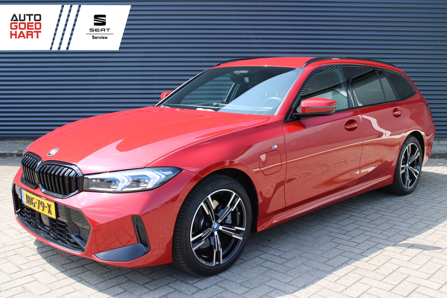 BMW 3-serie Touring - 330e M-Sport Melbourne-Red Metallic Adaptive-Led Head-Up Harman-Kardon 360-Carmera Leer El - AutoWereld.nl
