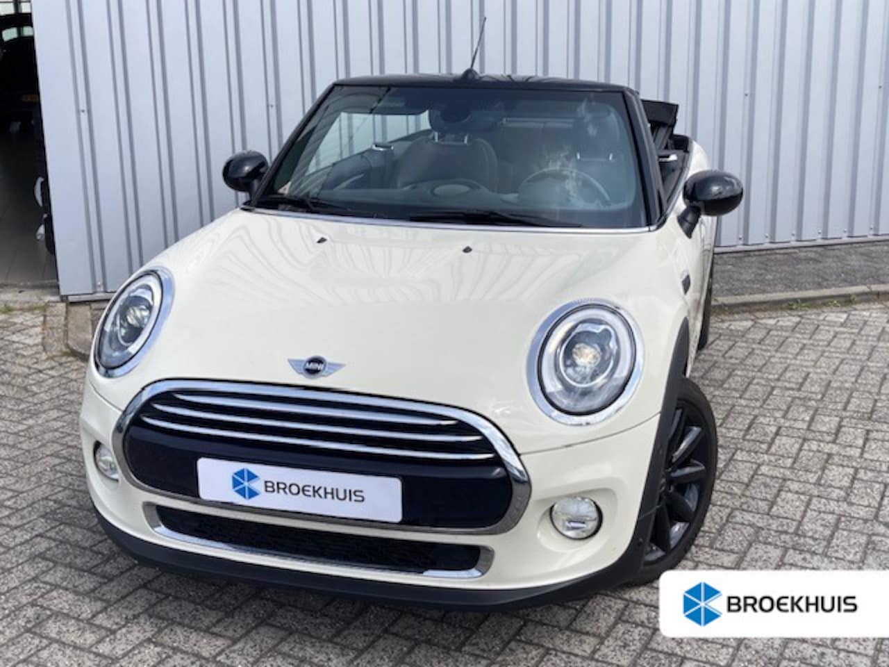 MINI Cabrio - Mini 1.5 Cooper Chili Serious Business 136pk Navigatie | Led koplampen | Lederbekleding | - AutoWereld.nl