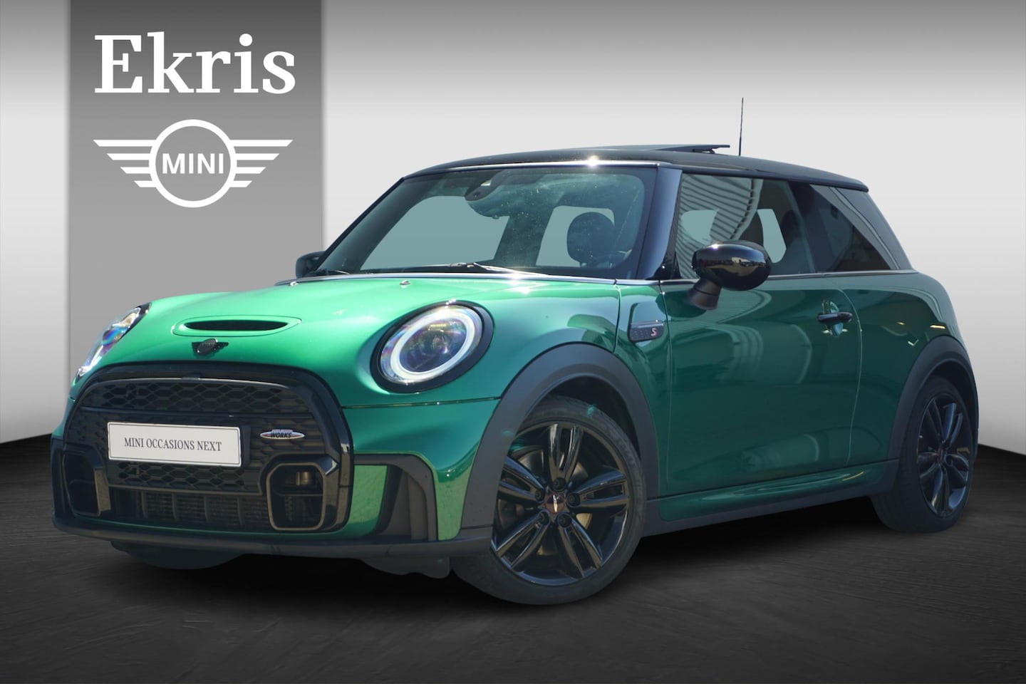MINI Cooper S - 3-deurs John Cooper Works Panoramadak / Harman Kardon / Comfort Access / Driving Assistant - AutoWereld.nl