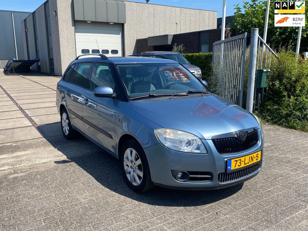 Skoda Fabia Combi - 1.4-16V, apple carplay, nette Dealerauto, NAP - AutoWereld.nl