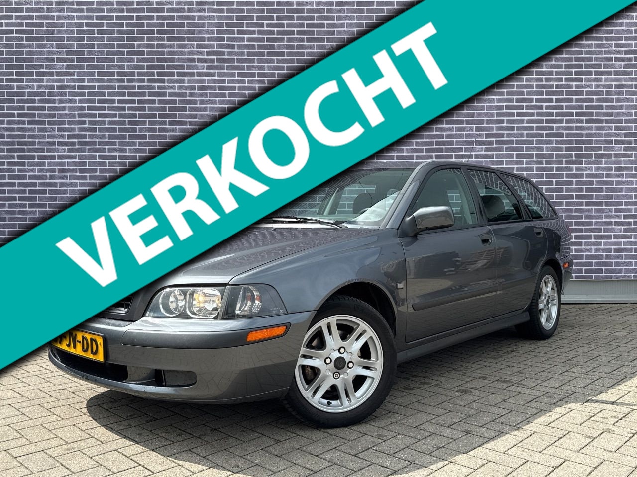 Volvo V40 - 2.0 T Dynamic 163PK! NL AUTO NAP! 2e eigenaar l DEALER OH l TOPSTAAT! Airco l Schuifdak l - AutoWereld.nl