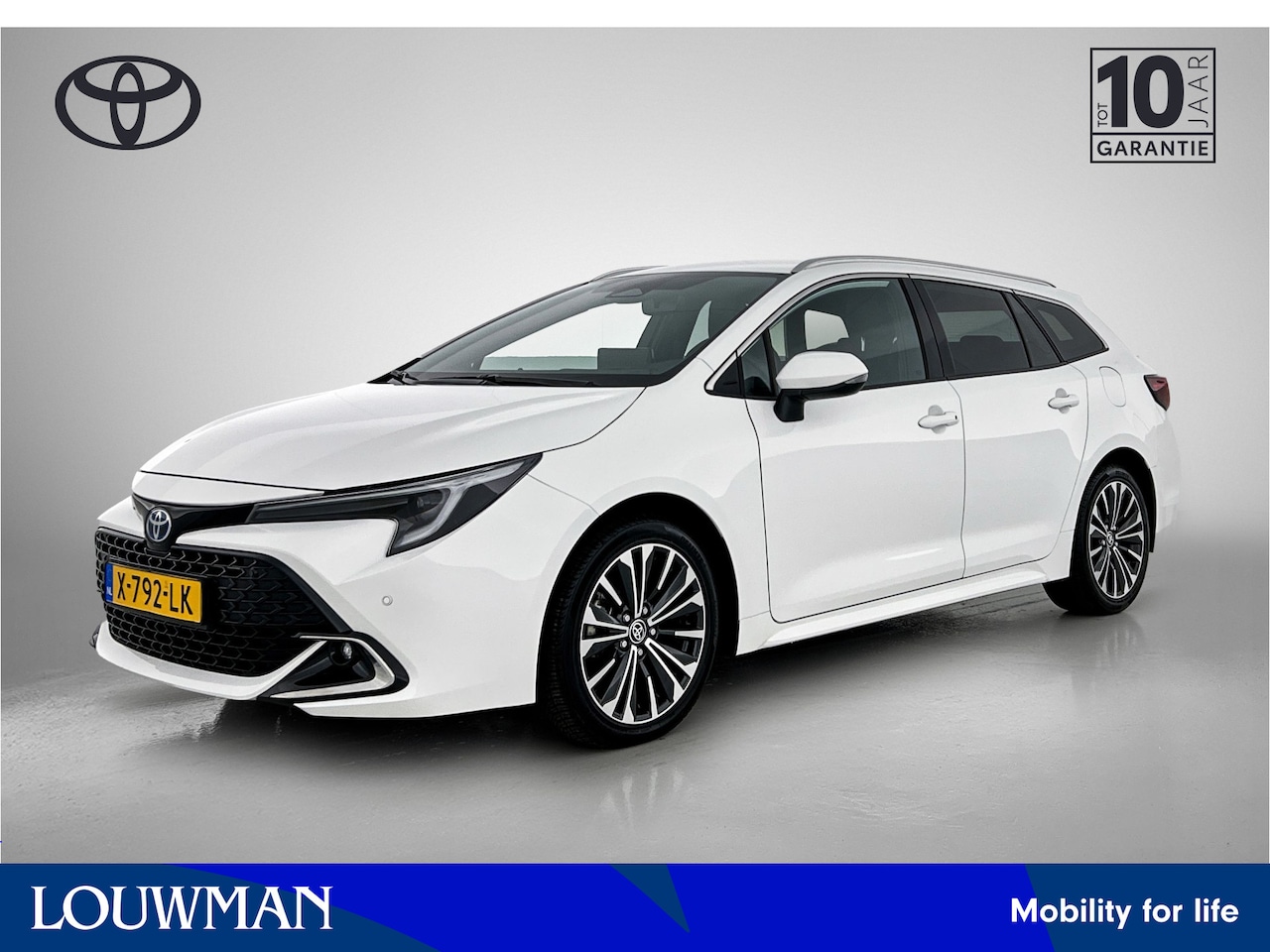 Toyota Corolla Touring Sports - 1.8 Hybrid First Edition | NL-Auto | Lichtmetalen Velgen | Stoelverwarming | Navigatie | A - AutoWereld.nl