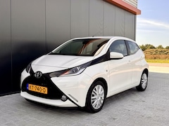 Toyota Aygo - 1.0 VVT-i x-play Camera | Airco | Xenon | Cruise controle