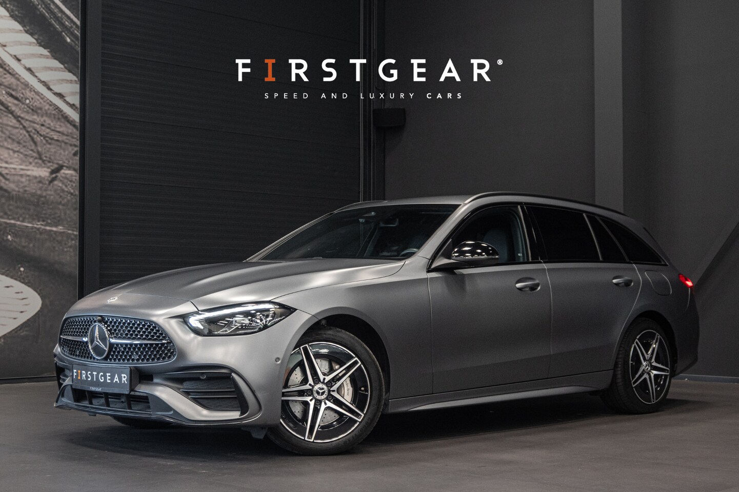 Mercedes-Benz C-klasse Estate - 300 e AMG Line *Designo Magno / Niveauregulering / Sound-Systeem / Night-Pakket / Elektris - AutoWereld.nl