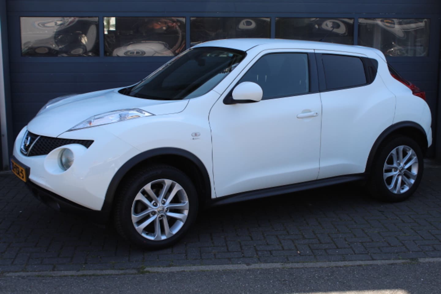 Nissan Juke - 1.6 DIG-T Acenta 190pk! Camera, Navigatie, Climate control, Cruisecontrol - AutoWereld.nl