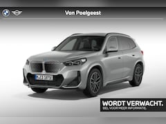 BMW iX1 - eDrive20 M-Sport Glazen Schuifdak / Harman Kardon / Comfort Access / Adaptieve LED koplamp