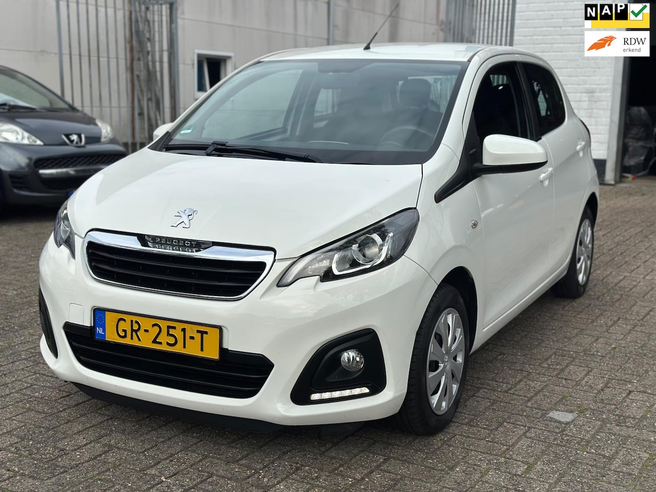 Peugeot 108 - 1.0 e-VTi Active Bj:2015 Airco El Ramen NAP - AutoWereld.nl