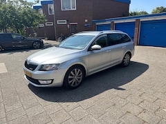 Skoda Octavia Combi - 1.6 TDI Greenline Parkassist Cruise Climate