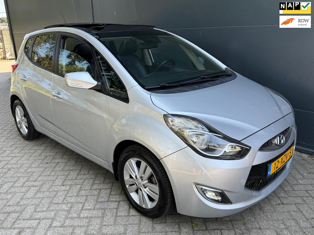 Hyundai ix20 - 1.6i i-Automaat/Navi/camera/Airco/cruise/stoel verwarming/Leer - AutoWereld.nl