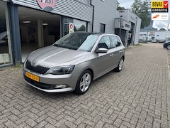 Skoda Fabia - 1.2 TSI Style Atomaat DSG / Cruise controle / Carplay / pano/ PDC/ keyless / trekhaak