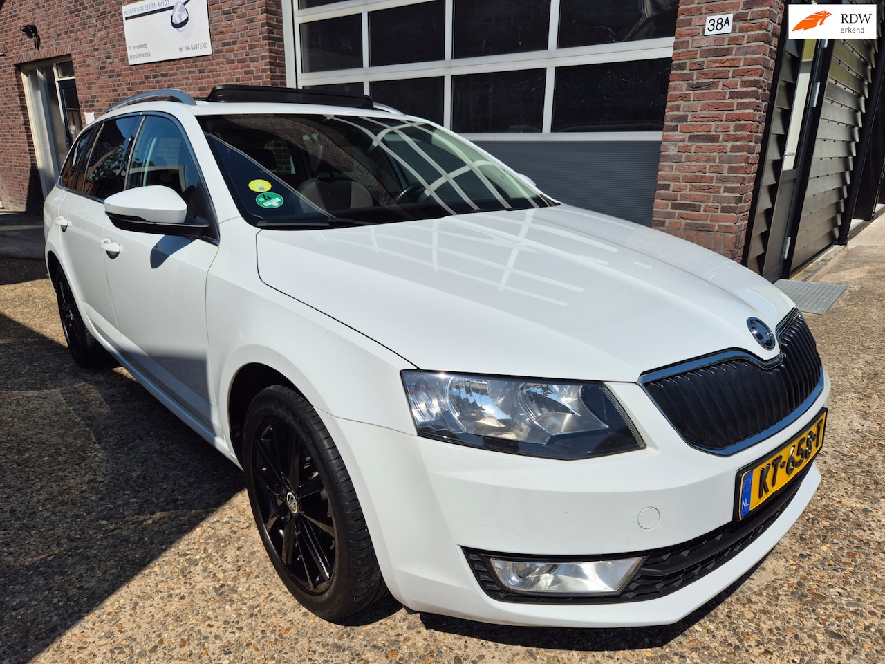 Skoda Octavia Combi - 1.6 TDI Greentech *Full options, € 6950 Ex BPM* - AutoWereld.nl