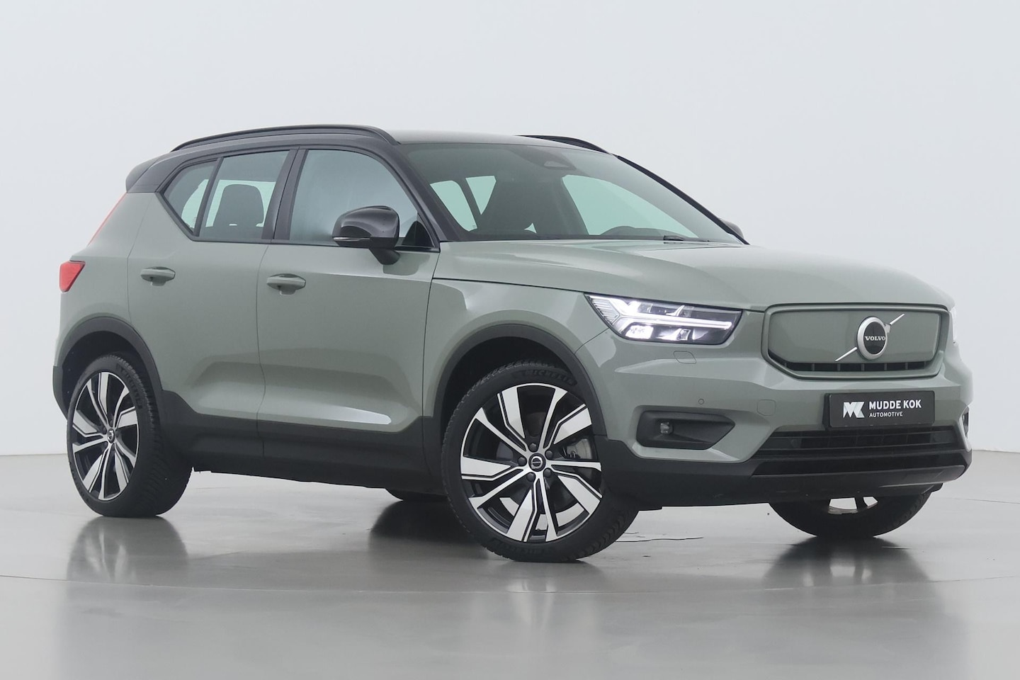 Volvo XC40 - Recharge P8 AWD R-Design | ACC | BLIS | harman/kardon | Stoel+Stuurverwarming | harman/kar - AutoWereld.nl