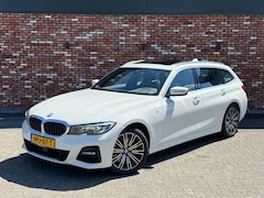 BMW 3-serie Touring - 330e xDrive High Executive | M-Sport | Panodak | Virtual Cockpit | Apple Carplay | Sfeerverlichting |