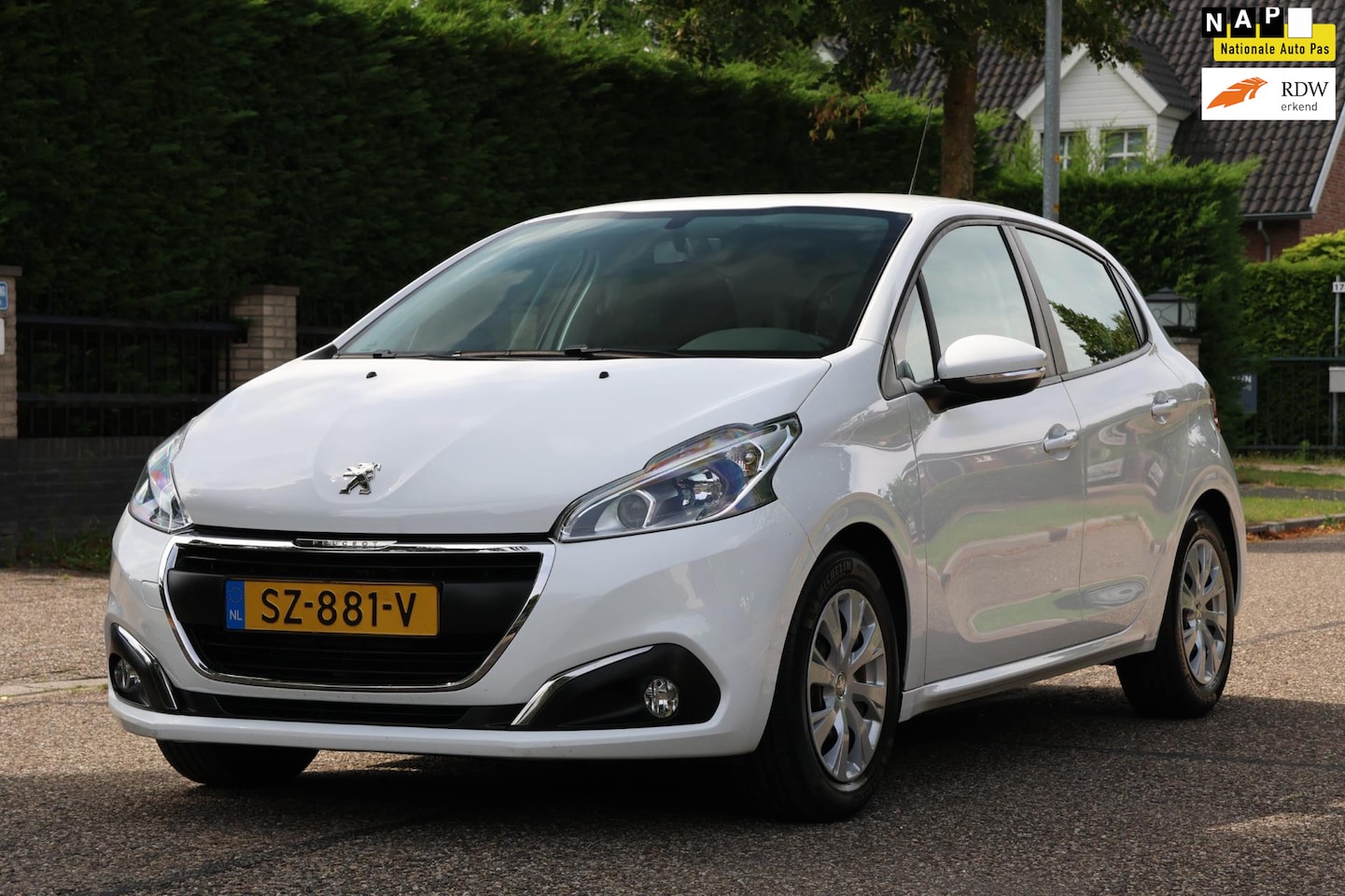 Peugeot 208 - 1.2 PureTech Blue Lion | NAVI | AIRCO | CRUISE | NAP | MOOIE GOED ONDERHOUDEN AUTO | - AutoWereld.nl