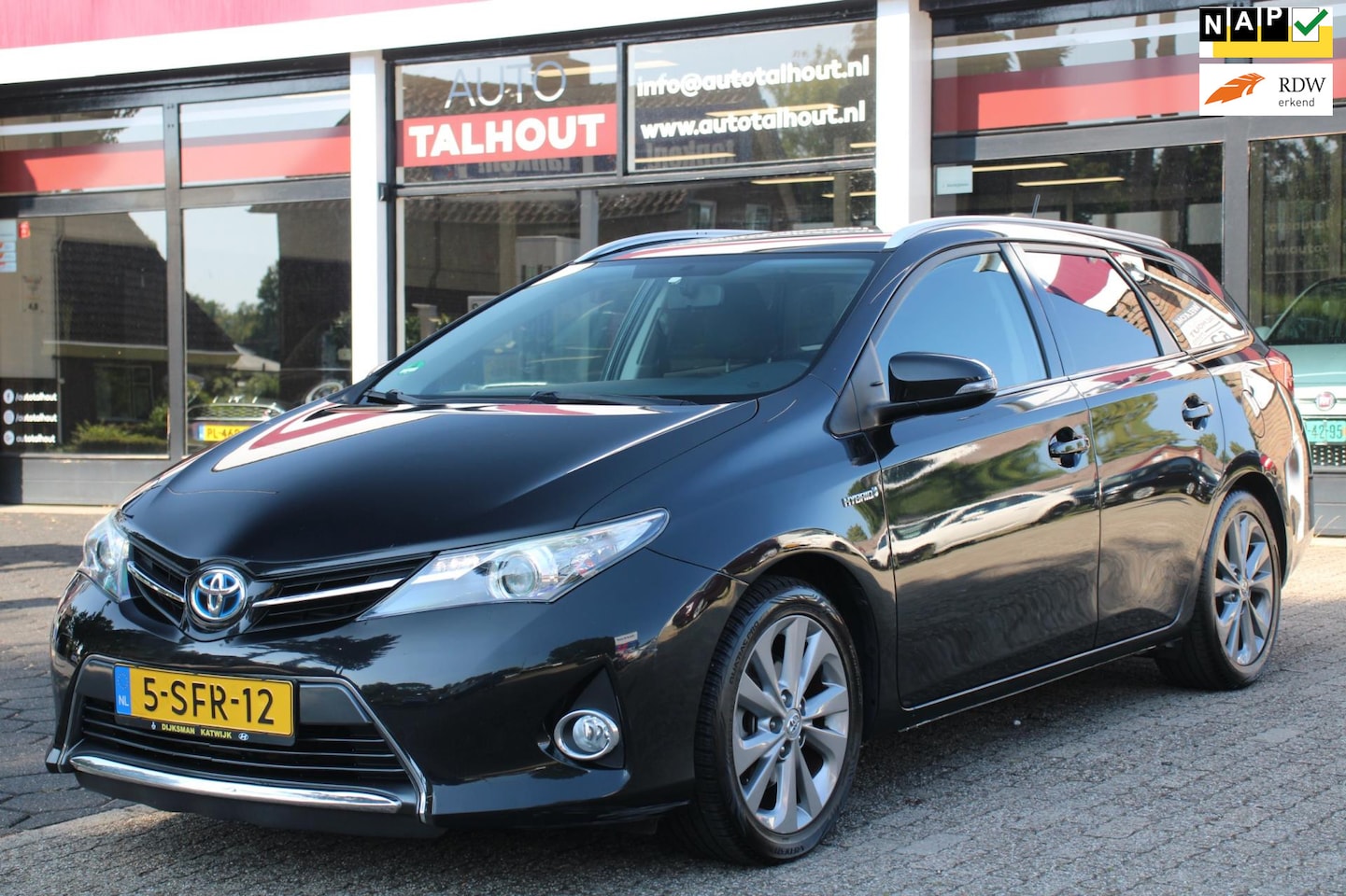 Toyota Auris Touring Sports - 1.8 Hybrid Lease - CAMERA, CRUISE CONTROL, PANORAMADAK - AutoWereld.nl