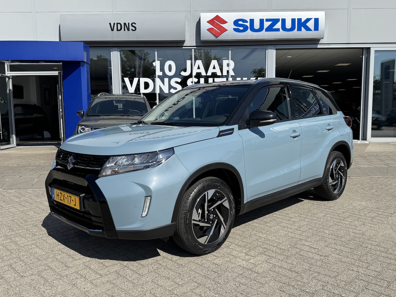 Suzuki Vitara - 1.4 Boosterjet Style Hybrid Betreft een Demo. Op korte termijn leverbaar info: M.Safari 04 - AutoWereld.nl