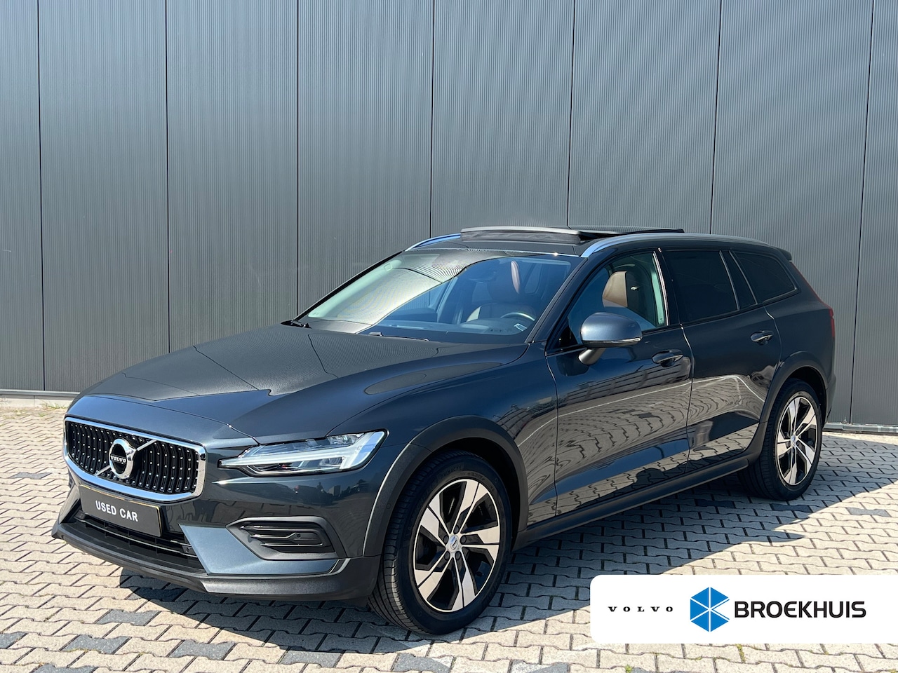 Volvo V60 Cross Country - T5 AWD Pro | Trekhaak | Panoramadak | Apple carplay/Android auto | Massage Stoelen | Venti - AutoWereld.nl