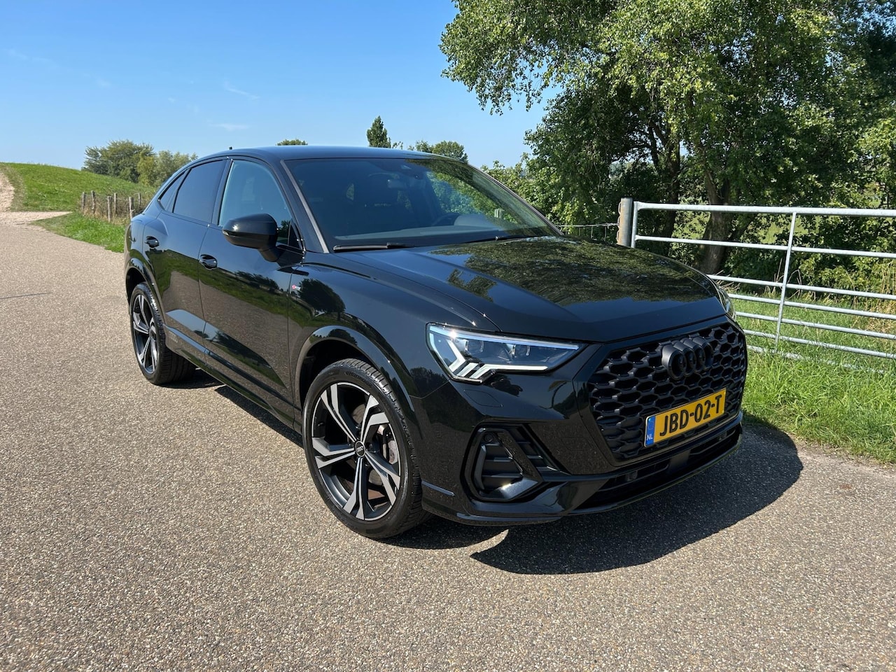 Audi Q3 Sportback - 45 TFSI e S Edition Matrix Sfeer ver. Zwart - AutoWereld.nl