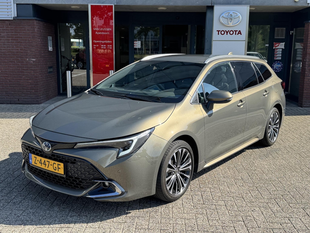 Toyota Corolla Touring Sports - 1.8 HYBRID 140 DYNAMIC NAVI STOELVERW EL-ACHTERKLEP PARK-SENSOREN 17'' LM-VELGEN LED APPLE - AutoWereld.nl