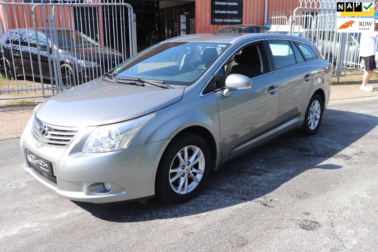 Toyota Avensis Wagon - 1.8 VVTi Business 1.8 VVTi Business - AutoWereld.nl